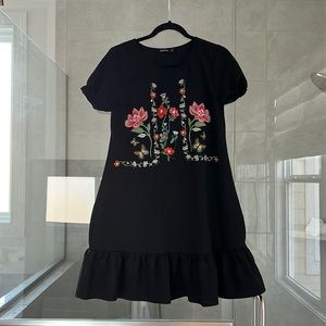 Black short sleeve dress.
